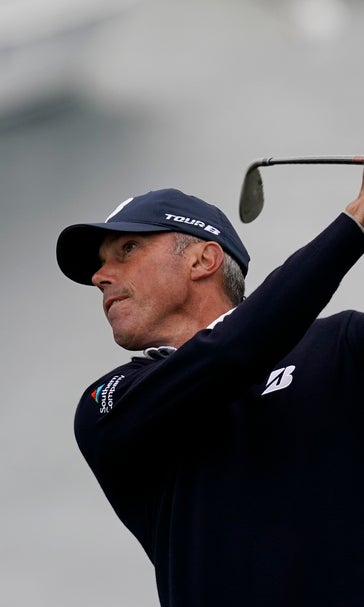 Kuchar's eagle at 18 puts him in contention at US Open